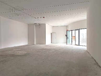 Foto Negozio in P.zza Caduti sul lavoro 15 int. 9, Monterotondo di 150 m²