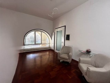 Foto Ufficio in PIAZZA CAVOUR 29, Ancona Corsi di 157 m² con 7 locali