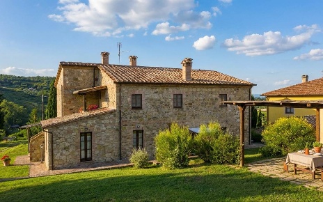 Foto Agriturismo a Sarteano Centro di 758 m² con 33 locali in vendita