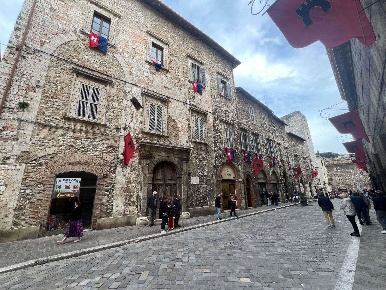 Foto Appartamento a Narni Centro di 140 m² con 4 locali in vendita