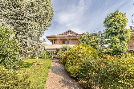 Foto Villa unifamiliare in via Pasteur 26, Vimercate Oreno, Velasca