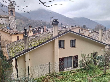 Foto Case semi ndipendenti a Fiuminata Castello di 122 m² con 5 locali