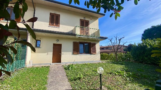 Foto Villa a schiera in VIA DANTE ALIGHIERI 14, Medolago di 160 m²