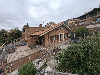 Foto Villa bifamiliare in VIA FRASCATI  214, Rocca di Papa Centro di 180 m²