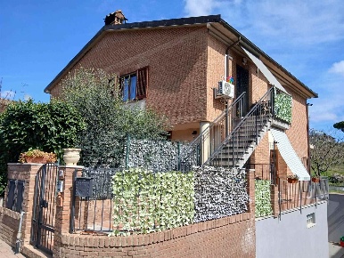 Foto Appartamento a Sinalunga di 70 m² con 6 locali in vendita