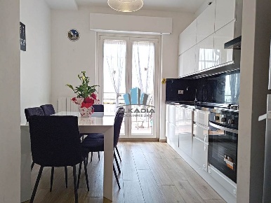 Foto Appartamento a Monte Urano Centro di 113 m² con 7 locali in affitto