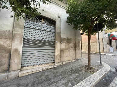 Foto Locale commerciale a Canosa di Puglia Centro di 70 m² con 1 locali