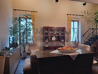 Foto Appartamento a Firenze Galluzzo di 250 m² con 11 locali in vendita
