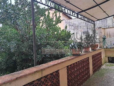 Foto Appartamento a Firenze Galluzzo di 250 m² con 11 locali in vendita
