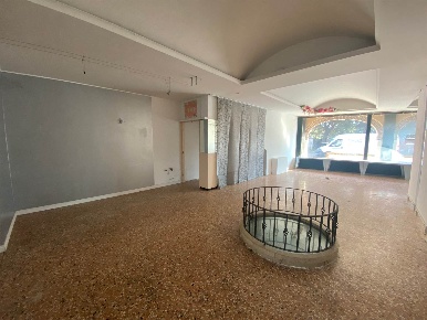Foto Attività commerciale a Agna Centro di 100 m² con 1 locali in affitto