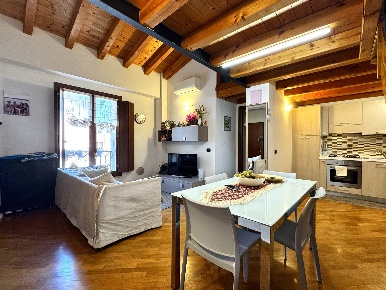 Foto Appartamento a Padenghe sul Garda Centro di 116 m² con 6 locali