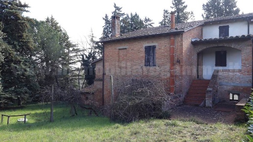 Foto Rustico a Chiusi di 315 m² con 10 locali in vendita