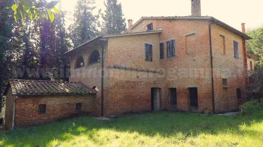 Foto Rustico a Chiusi di 315 m² con 10 locali in vendita