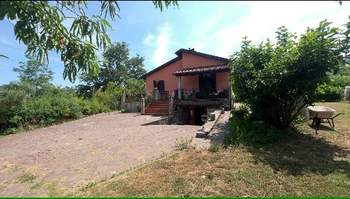 Foto Casa indipendente a Beverino di 130 m² con 5 locali in vendita