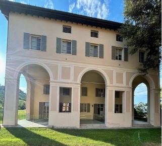 Foto Appartamento a Casalgrande di 198 m² con 5 locali in vendita