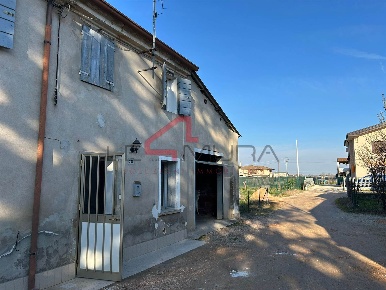 Foto Villa unifamiliare a Nogara Centro di 85 m² con 6 locali in vendita