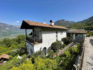 Foto Casa indipendente a Salorno sulla strada del vino di 184 m² in vendita