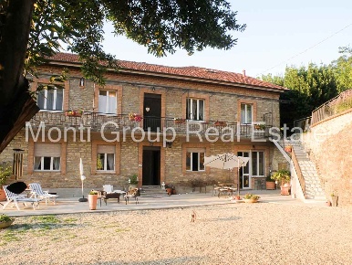 Foto Rustico a Melazzo di 380 m² con 19 locali in vendita