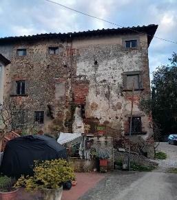 Foto Rustico a Poggio a Caiano di 161 m² con 5 locali in vendita