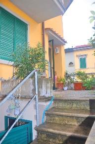 Foto Appartamento a Cecina Cecina Centro di 115 m² con 6 locali in vendita