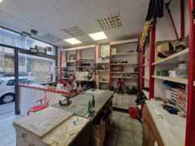 Foto Negozio in via claudio monteverdi 44, Firenze di 30 m² con 2 locali