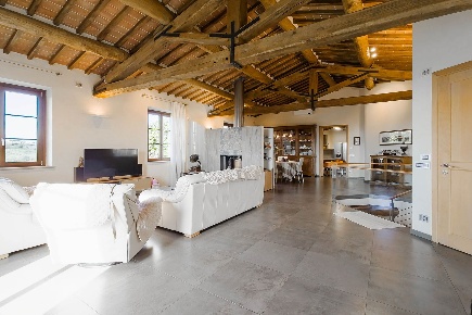 Foto Villa unifamiliare a Siena Fuori Porta Tufi di 241 m² con 7 locali