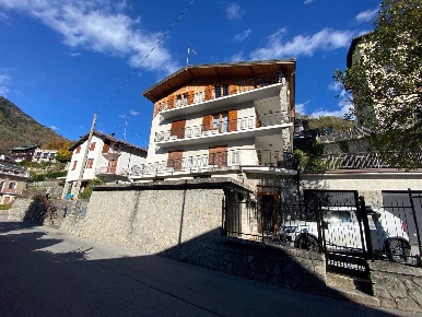 Foto Appartamento in VIA ROMA  29, Edolo Centro di 120 m² con 6 locali