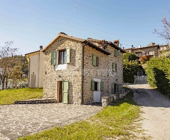 Foto Villa unifamiliare a Villa Minozzo di 100 m² con 4 locali in vendita