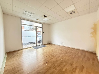Foto Attività commerciale a Cecina Cecina Centro di 200 m² con 10 locali