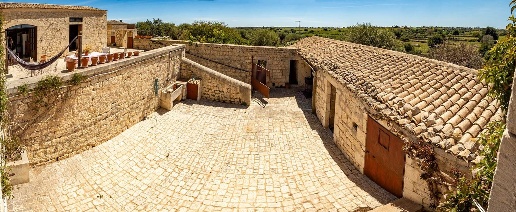 Foto Rustico in S.P. 33, Modica San Vito di 450 m² con 5 locali in vendita