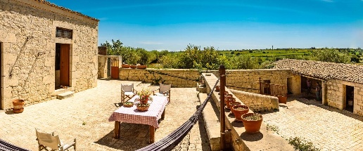 Foto Rustico in S.P. 33, Modica San Vito di 450 m² con 5 locali in vendita