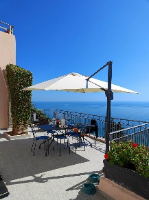 Foto Villa unifamiliare a Finale Ligure Varigotti di 202 m² con 12 locali