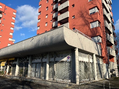 Foto Negozio in Via delle Camelie 11, Cusano Milanino di 125 m² in vendita