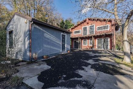 Foto Villa unifamiliare in Via Del Bosco 21, Milo di 300 m² con 7 locali