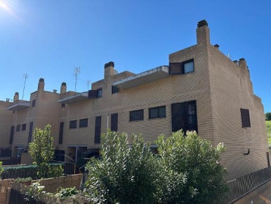 Foto Villa unifamiliare a Monterotondo Borgo Novo di 216 m² con 7 locali