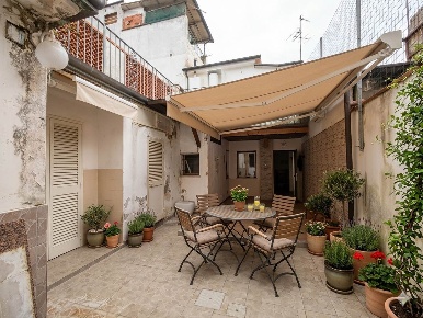 Foto Villa a schiera a Viareggio Centro di 270 m² con 11 locali in vendita