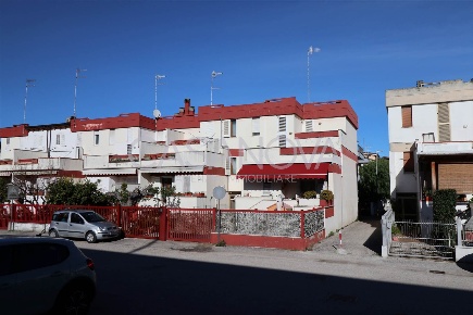 Foto Villa a schiera a Giulianova di 200 m² con 4 locali in vendita