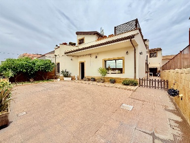 Foto Villa unifamiliare in Viale Epipoli 174, Siracusa Epipoli di 285 m²