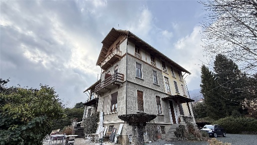 Foto Appartamento a Pollone di 240 m² con 8 locali in vendita