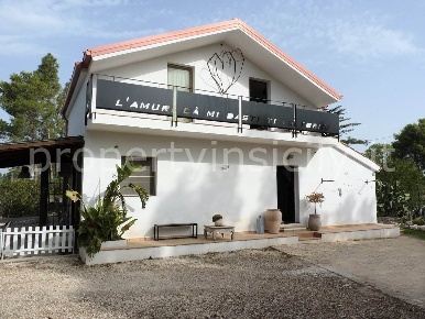 Foto Villa unifamiliare a Noto di 159 m² con 6 locali in vendita