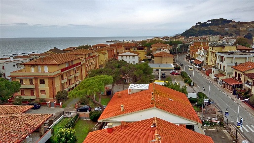 Foto Appartamento a Castiglione della Pescaia Castiglione Paese di 100 m²