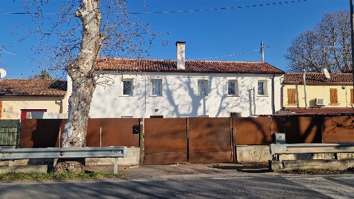 Foto Villa a schiera in via riviera 48, Baone Rivadolmo di 172 m²