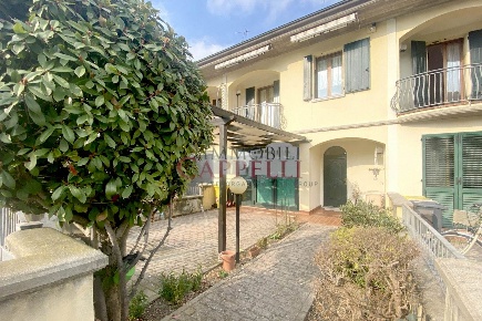Foto Villa a schiera in Via Bruciapecore  10, Forlì di 171 m² con 4 locali