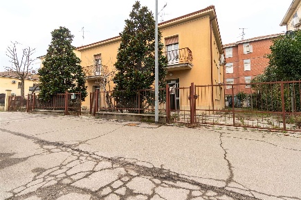 Foto Appartamento in Via Di Vittorio 2, Budrio Centro di 223 m² in vendita