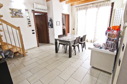 Foto Appartamento in Via Del Carso 17, Cogliate di 80 m² con 3 locali