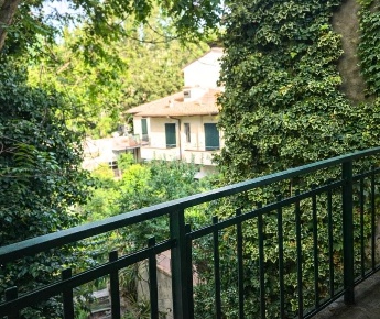 Foto Appartamento a Firenze Porta Romana di 145 m² con 8 locali in vendita