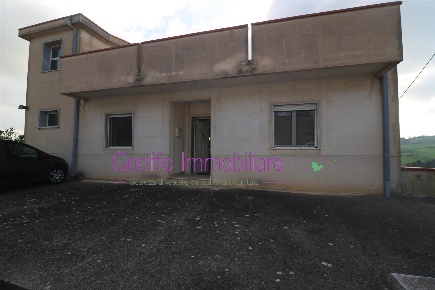 Foto Villa unifamiliare a Buseto Palizzolo di 134 m² con 5 locali