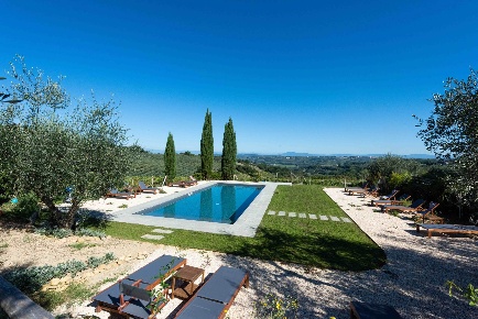 Foto Appartamento a San Casciano in Val di Pesa di 206 m² con 7 locali
