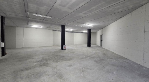 Foto Garage in Via Nazionale 61, Puegnago del Garda di 150 m² con 1 locali