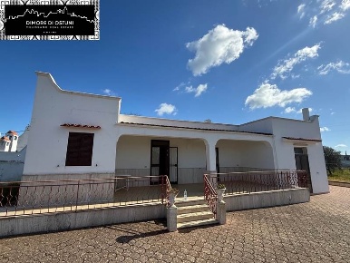 Foto Villa unifamiliare a Ostuni di 100 m² con 4 locali in vendita